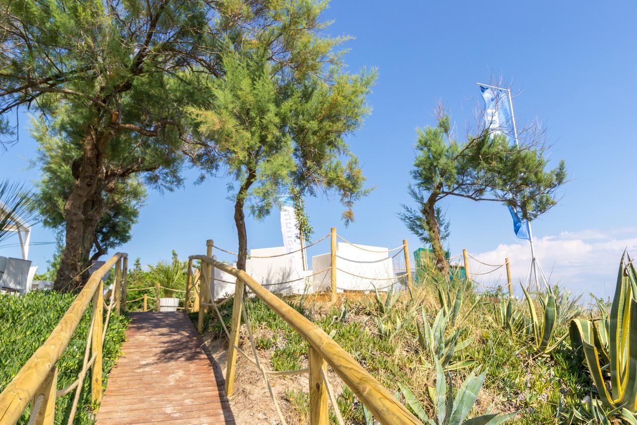 Aquarium Residence San Pietro in Bevagna Bagian luar foto
