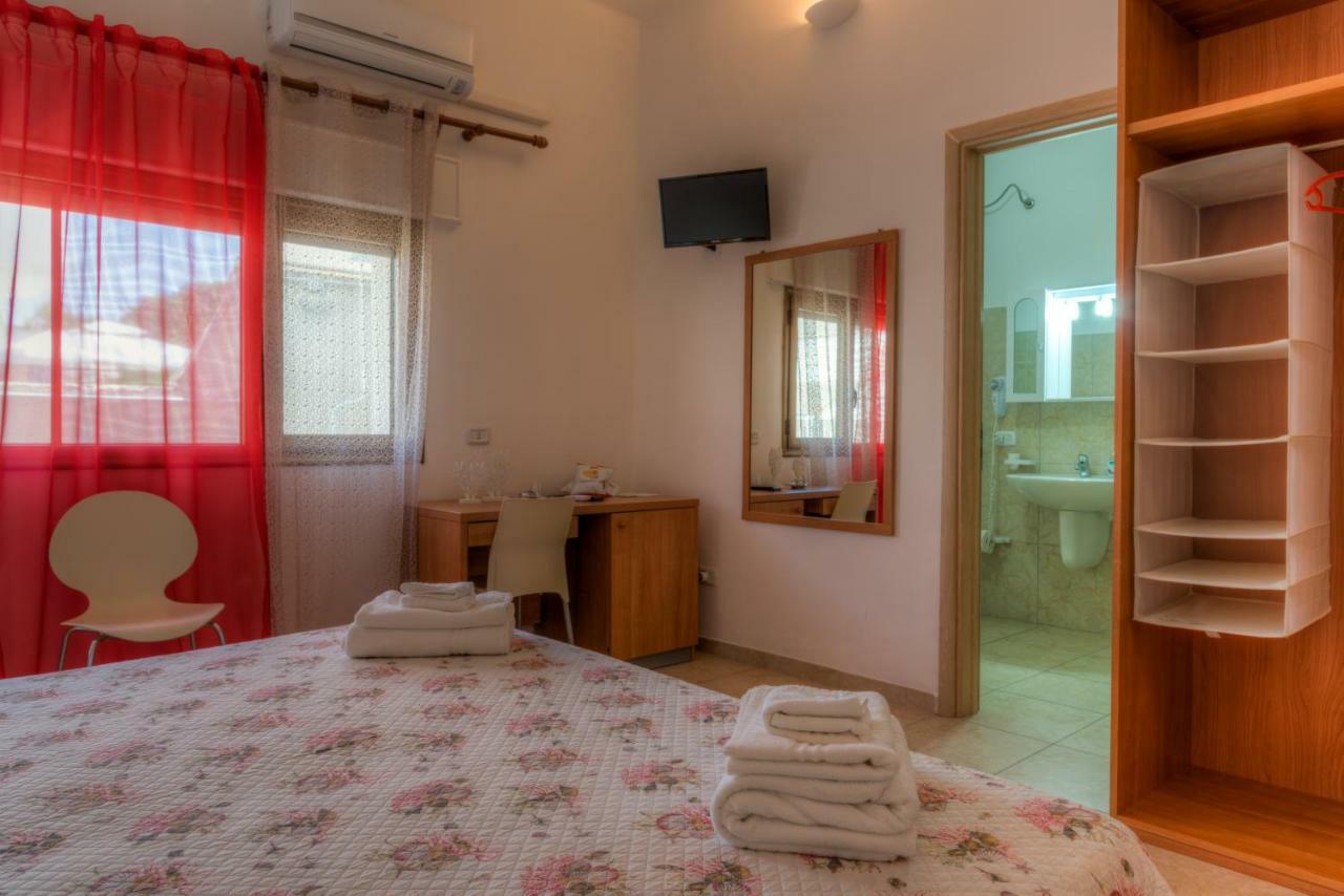 Aquarium Residence San Pietro in Bevagna Bagian luar foto