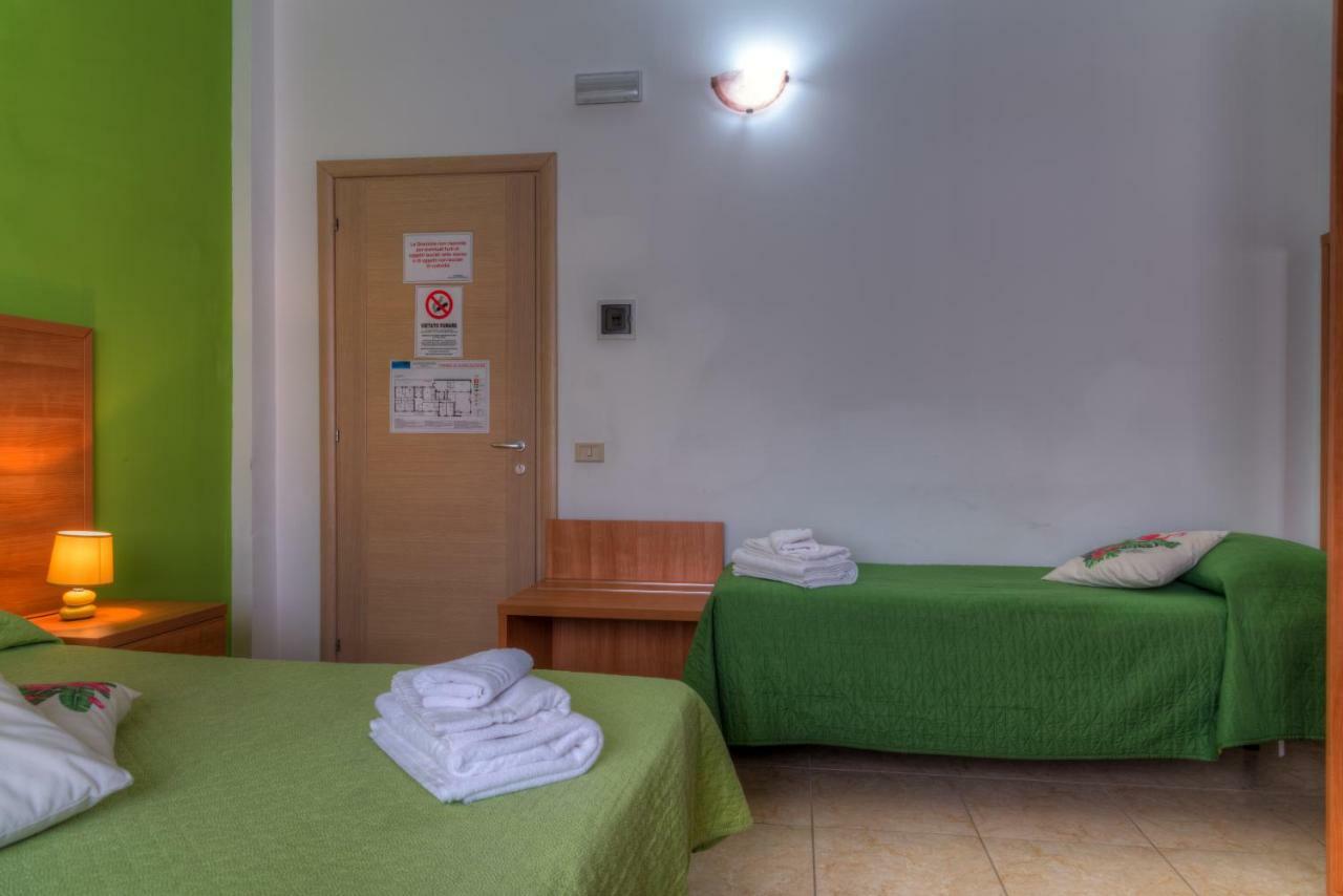 Aquarium Residence San Pietro in Bevagna Bagian luar foto