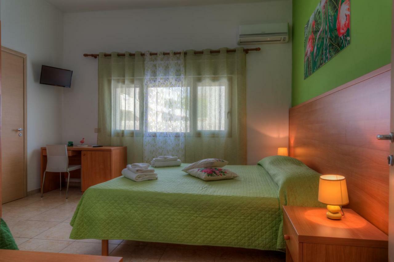 Aquarium Residence San Pietro in Bevagna Bagian luar foto