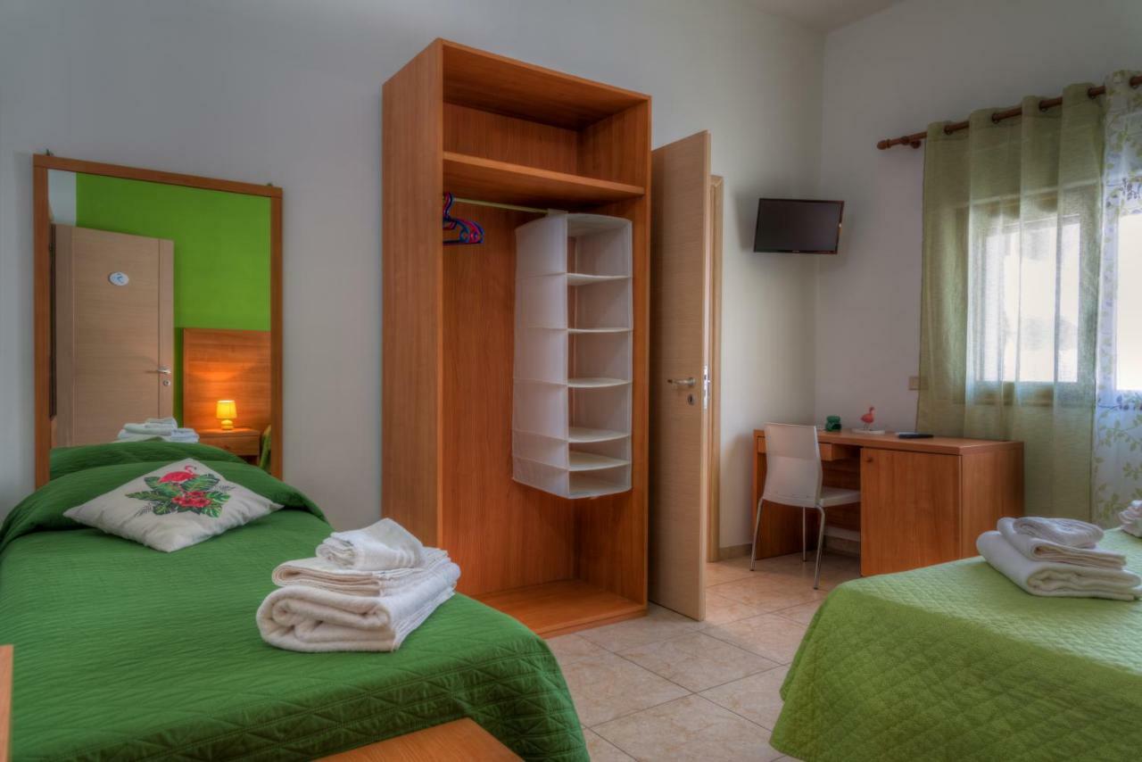 Aquarium Residence San Pietro in Bevagna Bagian luar foto